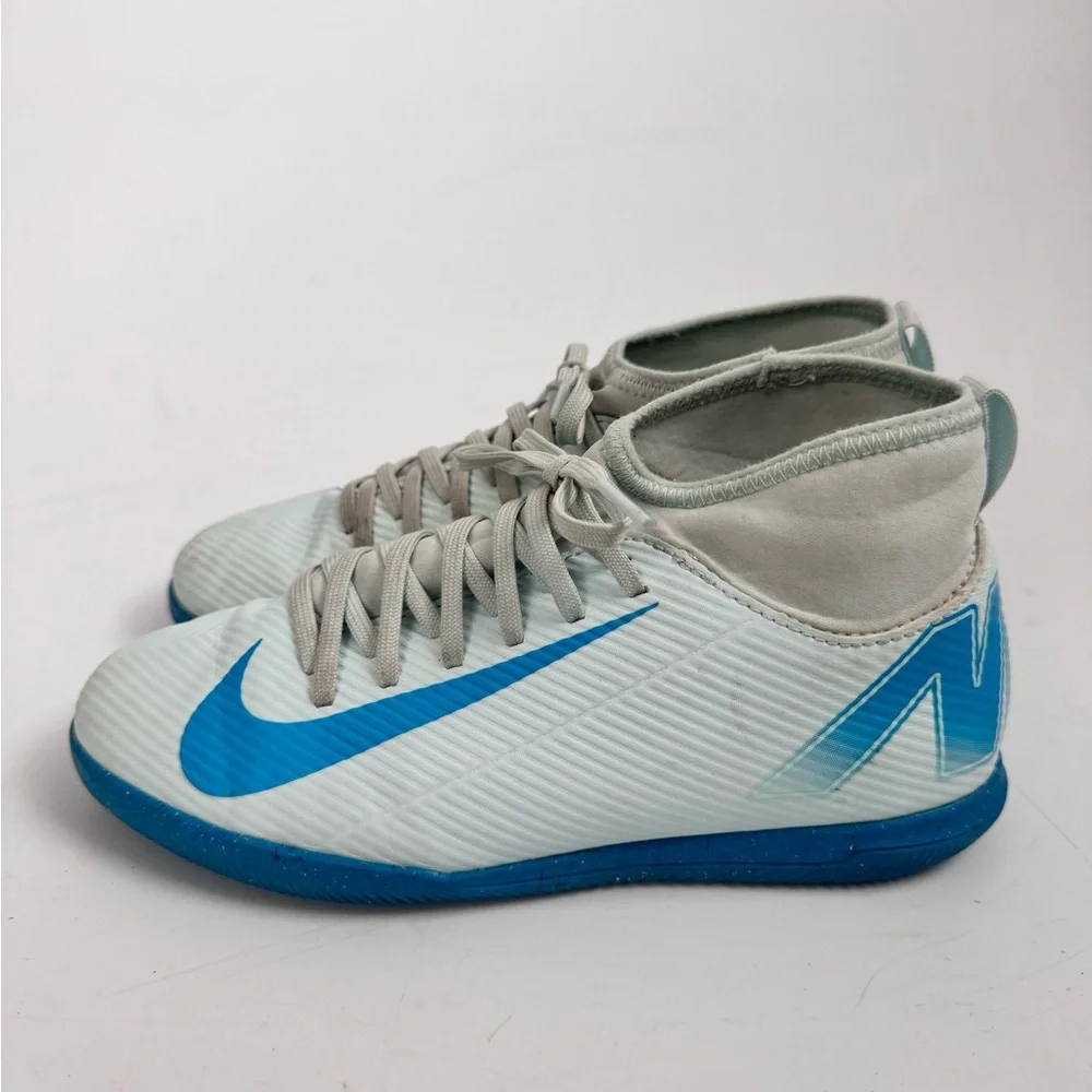 Nike Youth Mercurial Superfly 10 Club Indoor Shoes in Glacier Blue size 2Y
